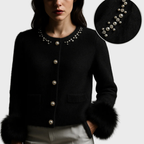 Kofta med pärldetaljer och eleganta knappar