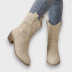 Damsnökängor med mönstrad skaftdesign och klack