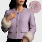 Kofta med pärldetaljer och eleganta knappar