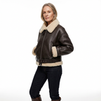 Damjacka med dragkedja, bälte och fickor