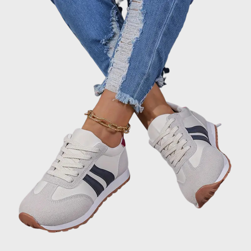 Damsneakers med snörning och kontrastdetaljer
