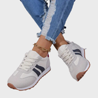 Damsneakers med snörning och kontrastdetaljer