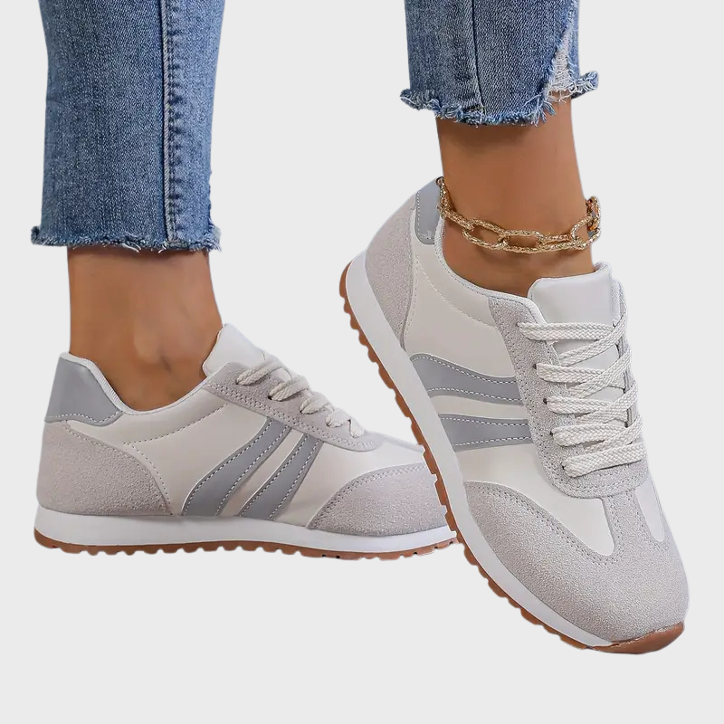 Damsneakers med snörning och kontrastdetaljer