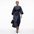 Midilång klänning för dam med bälte och vida ärmar