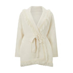 Stickad omlottkofta för dam med fransdetaljer