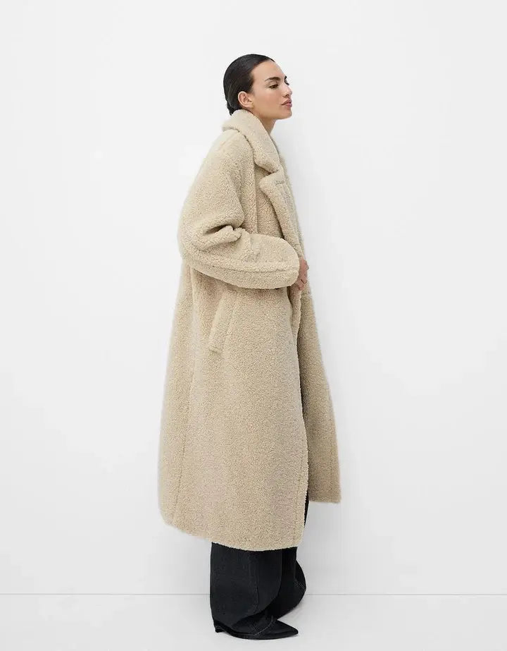 Damkappa med dubbelknäppning och bred krage