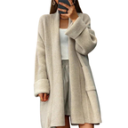 Lång damkofta med ribbad struktur