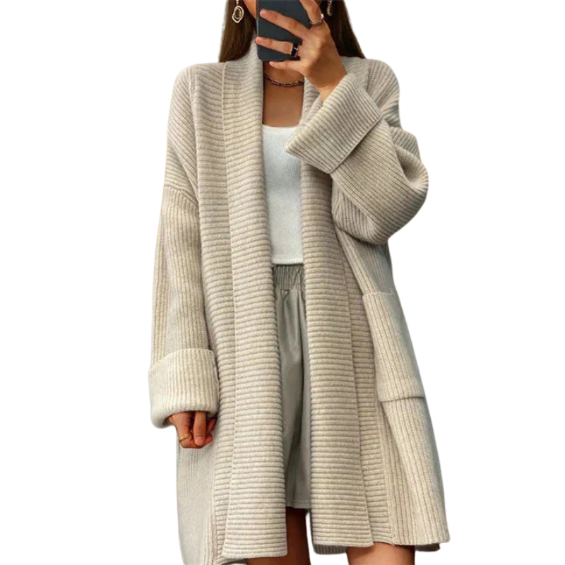 Lång damkofta med ribbad struktur