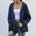 Avslappnad jacka med justerbar huva