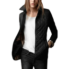 Damjacka med quiltat mönster och knappar