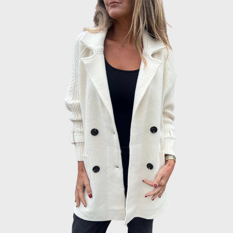 Stickad damkofta med dubbelknäppning och krage