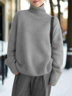 Stickad damtröja med hög polokrage