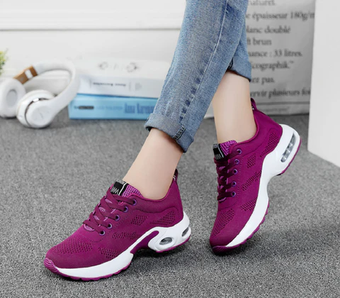 Unisex sneakers med snörning och vit sula