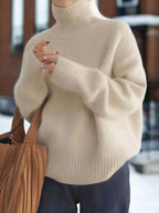 Stickad damtröja med hög polokrage