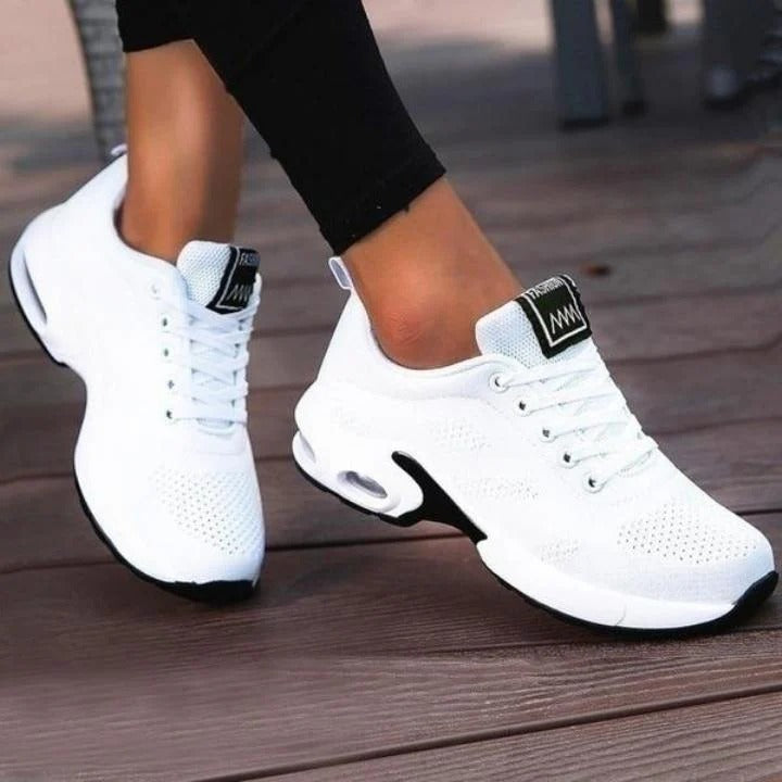 Unisex sneakers med snörning och vit sula